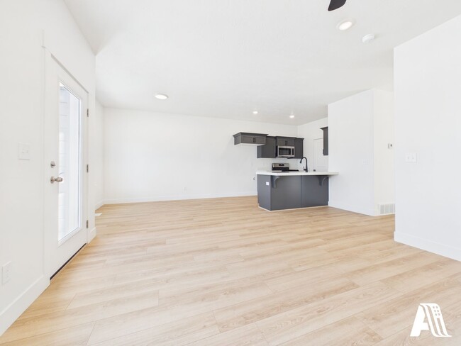 Photo - Brand New 4 Bedroom Corner Townhome for Rent – Salem, Utah