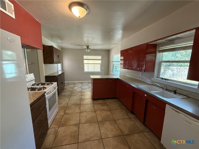 Photo - 1400 N East St