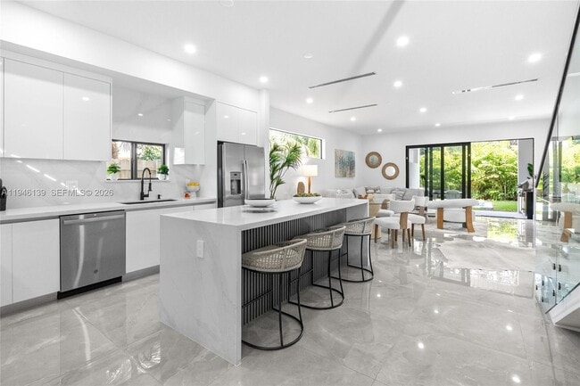 Photo - 325 SW 16th St