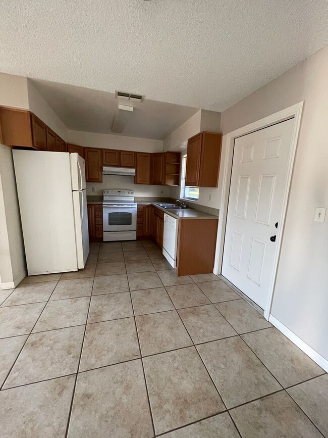 Photo - Nice 2/1 Duplex Home for Rent in St. Cloud