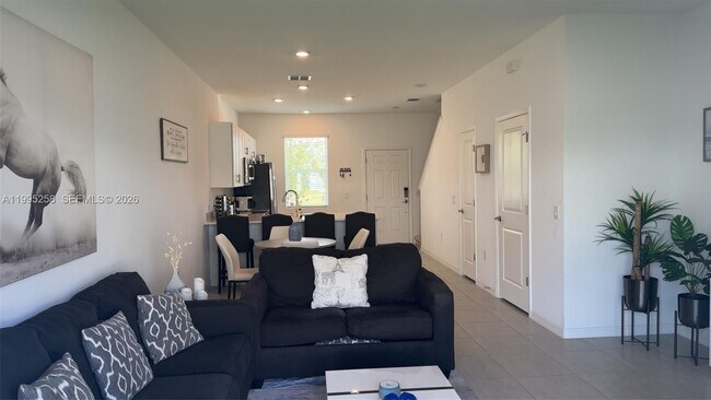 Photo - 3381 Composition St