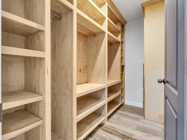 Photo - 667 Edgebrook Dr