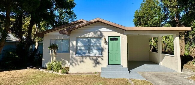 Building Photo - 3 bed / 2.5 bath in Lake Hunter Historic D... Rental