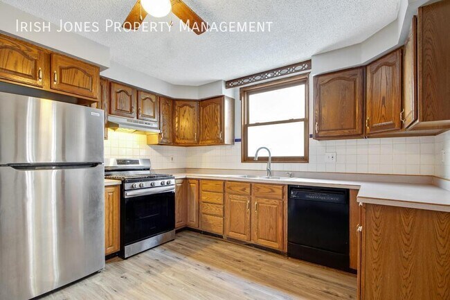 Photo - 26 Bolton Pl Unit Lower