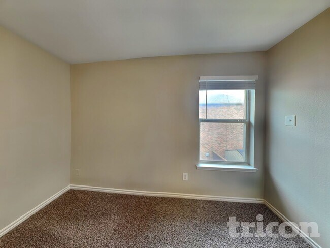 Photo - 517 Cassia Way