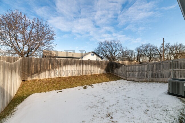 Photo - 212 W May St