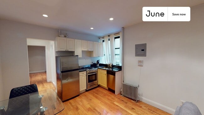 Photo - 23 E 109th St