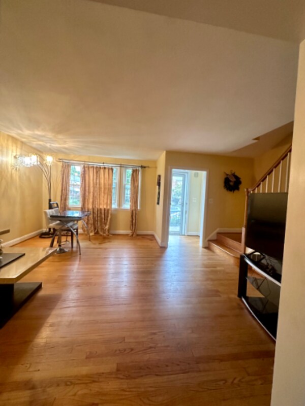 Photo - 309 Stratford Rd