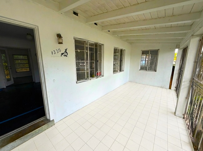 Photo - 1330 Kasim St