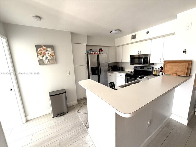 Photo - 19701 E Country Club Dr Unidad 5601