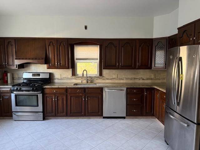 Building Photo - 59 Bainton St Rental