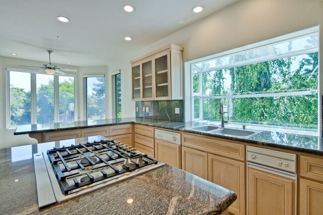 Photo - Large 3,767 sqft home on a 10,000 sqft lot- 2 bed located on 1st floor w/ separate entrance - Top...