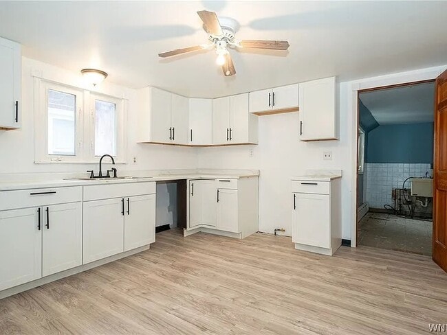 Photo - 166 Barnard St