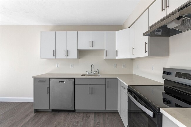 Photo - 472 Essex St Unit 303