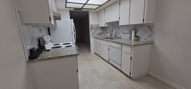 Photo - 7360 Ulmerton Rd