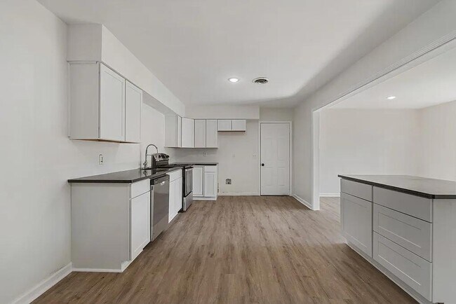 Photo - 803 Lichfield Rd