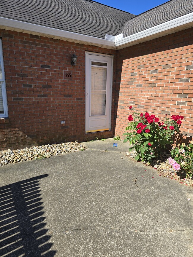 Photo - 533 E Main St