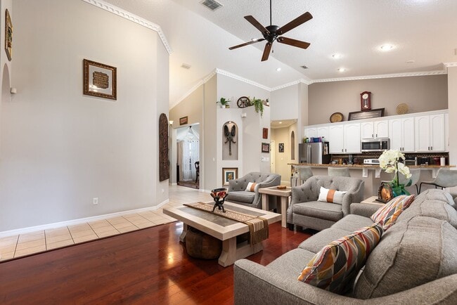 Photo - One story beauty in Errol Estates and Loca...