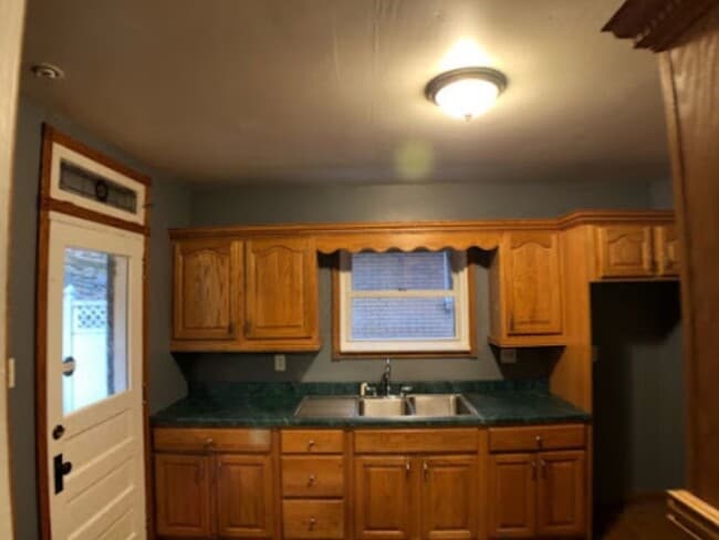 Photo - 121 E Meyers St