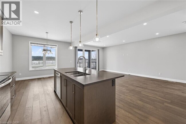 Photo - 3951 Mitchell Cres