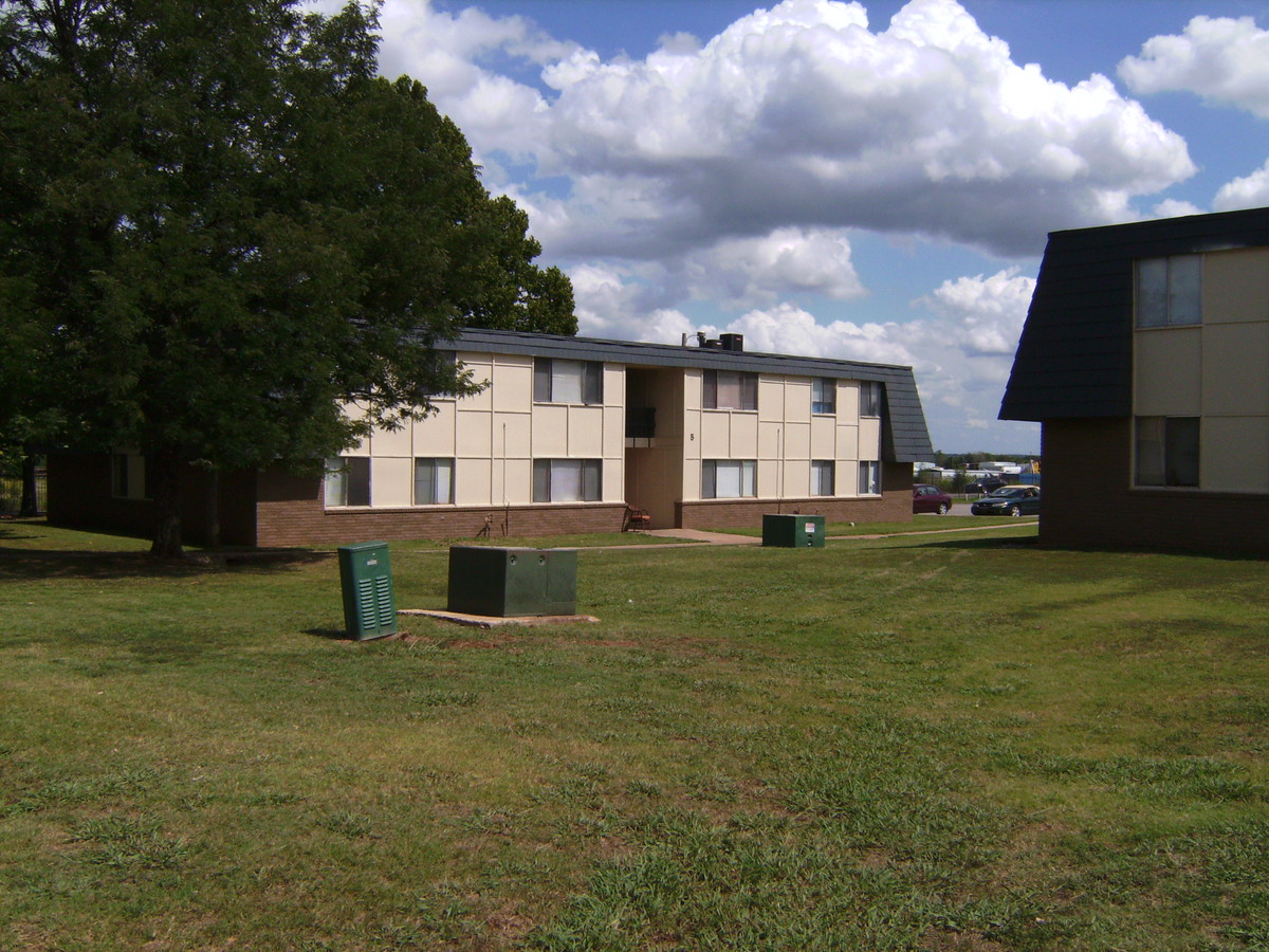 Elm Terrace Apartments - Elm Terrace Apartments
