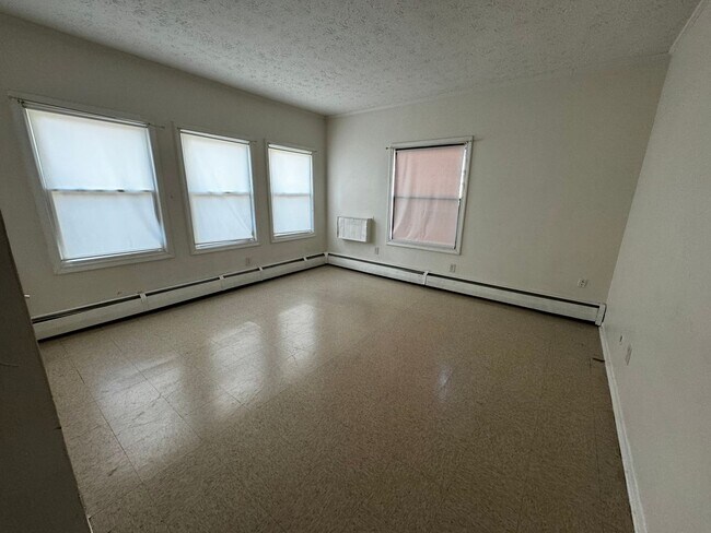 Photo - 4 Bedrooms 2 Bath Apartment with Heat and Hot Water Included!! Unit 1083-3L