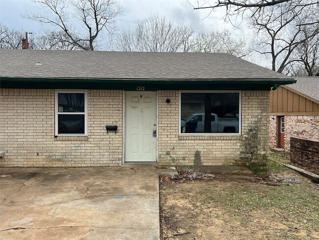 Building Photo - 1212 W Hunt St Unit 1212