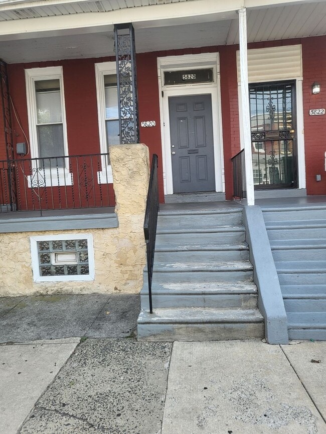 Building Photo - 5820ARCH Unit 2