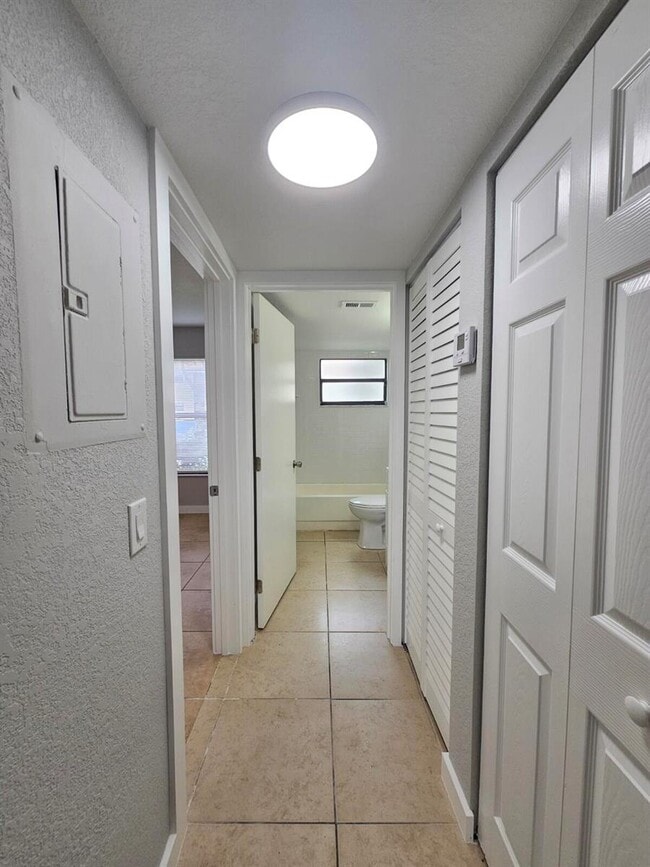 Photo - 1545 Lake Crystal Dr Unidad D