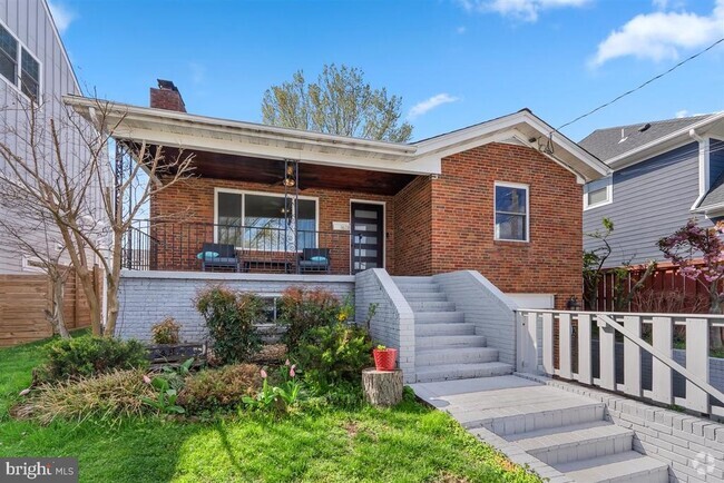 Building Photo - 1628 12th St S Rental