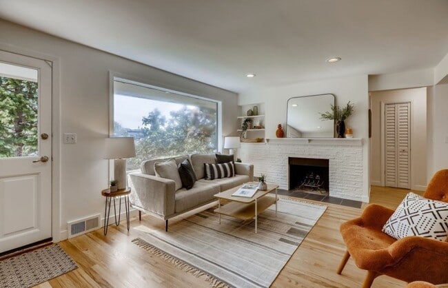 Photo - 3Bd/1.75Ba Seattle House