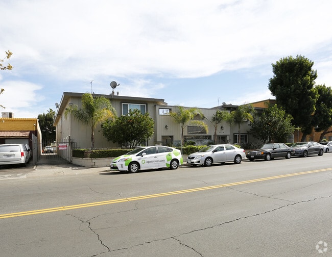 Building Photo - 5716 Tujunga Ave Rental