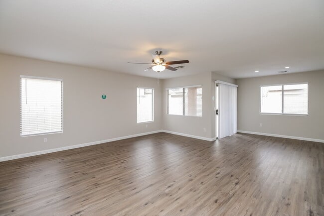 Photo - 878 E Pollino St