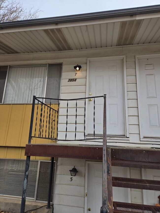 2854 Elm Cir Unit 7