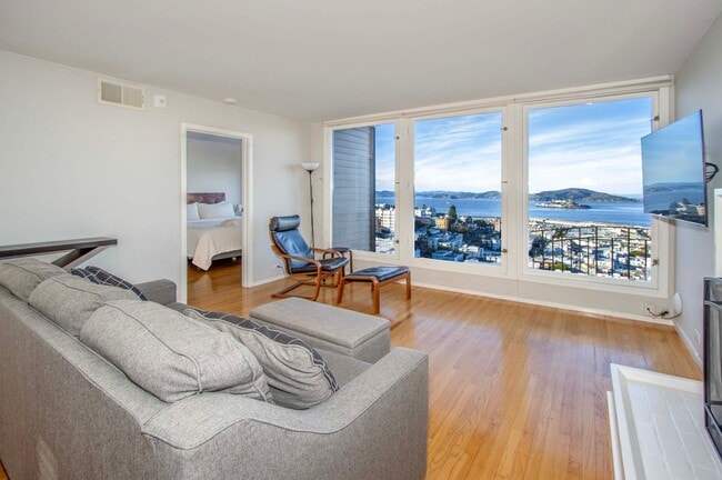 Photo - Top Level Stunning 1 Bedroom Furnished Fla... Unidad 5