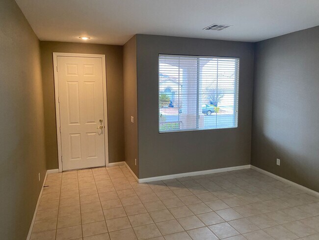 Photo - Gorgeous home close to Lake Sahara!