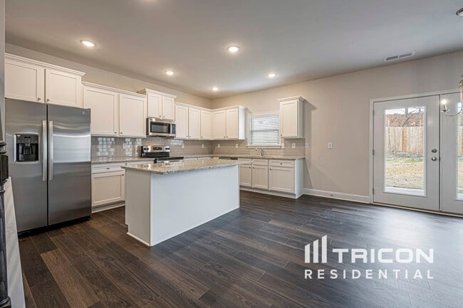 Photo - 304 Oxbow St