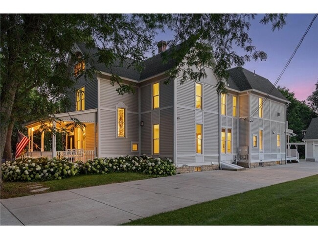 Photo - 206 5th St S