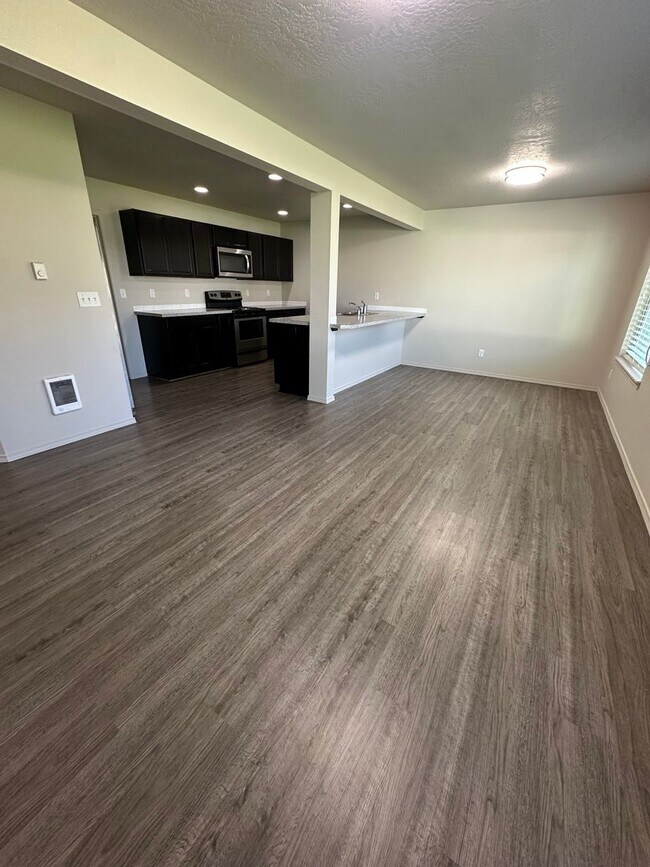 Photo - Stunning 4 Bedroom 2.5 Bath Duplex town ho... Unit 1109