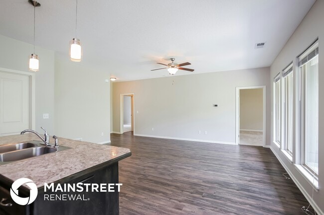 Building Photo - 1508 NE Jaclyn Dr Rental