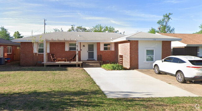 Building Photo - 132 Elwood Dr Rental