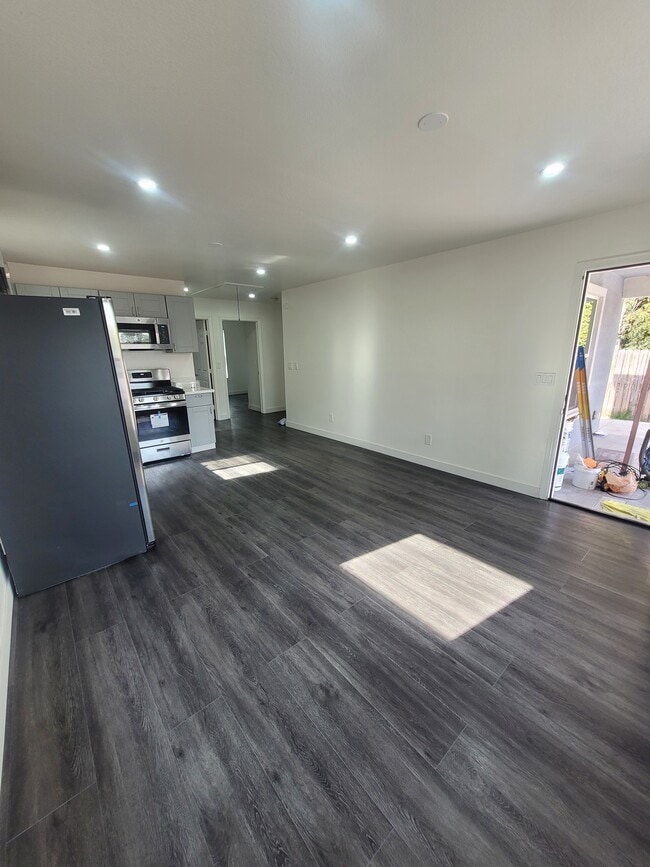 Photo - 11017 Condon Ave