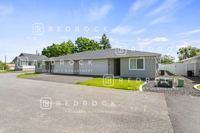 Building Photo - 712 1st St Rental