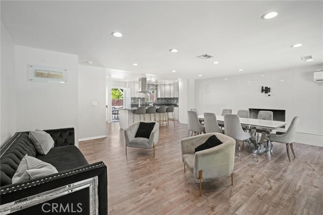 Photo - 18433 Tarzana Dr