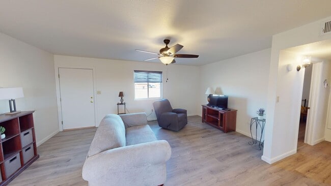 Photo - 2 Bedroom - 1 Bath Fully Furnished Apartment Unidad 1521 S. Granite -  3