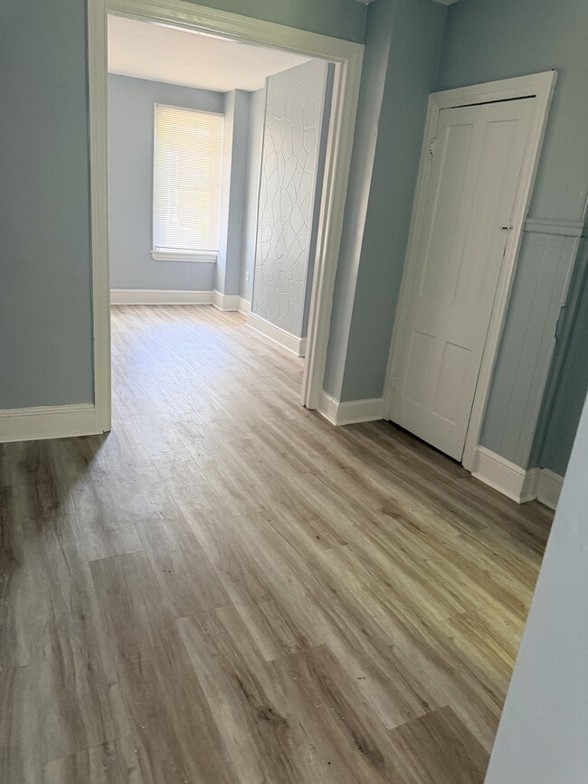 Photo - 100 W 24th St
