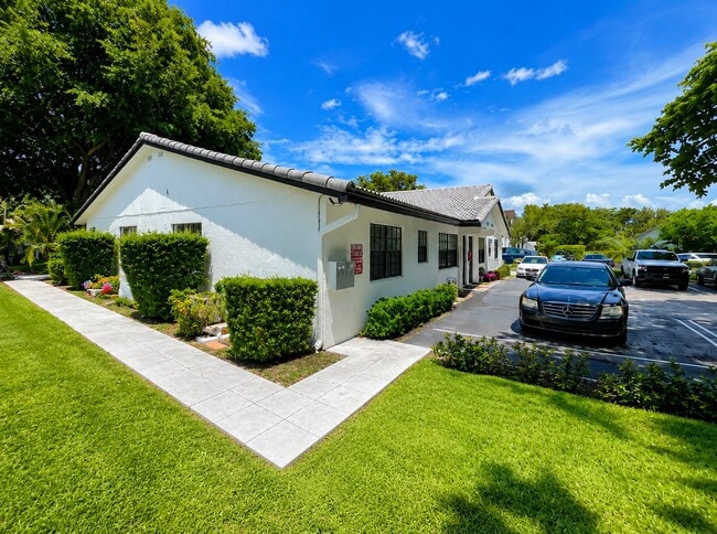 11401 NW 43rd St
