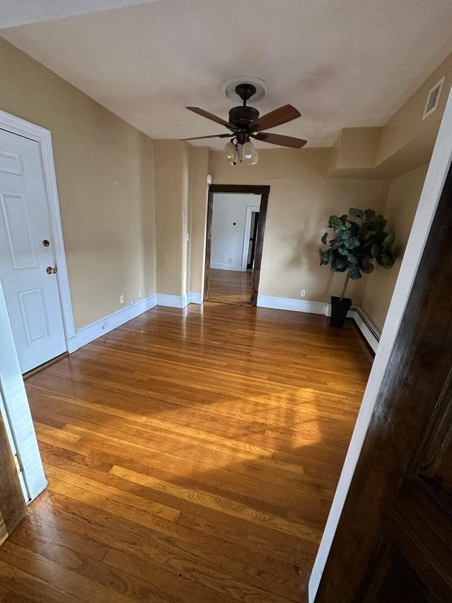 entrada principal - 51 Granville Ave Unidad 2