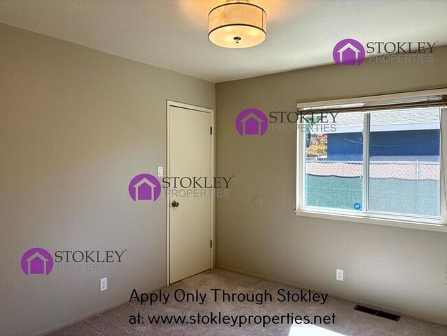 Photo - 142 Gilbert Ct