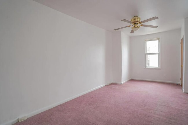 Photo - 859 Granite St